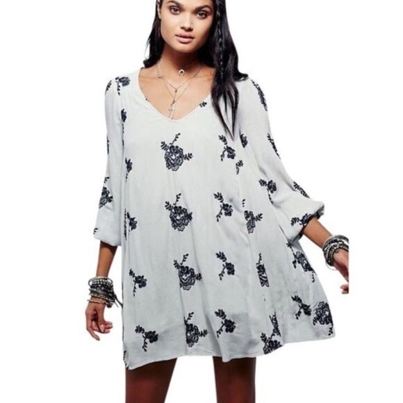 Free People Austin Embroidered Floral Long Sleeve Open Back Tunic Mini Dress XS - Picture 1 of 11
